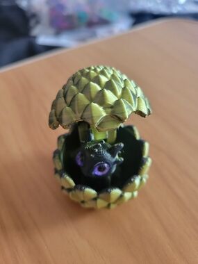 🖤NEW🖤 Purple-Eyed Dragon Egg Hatchling